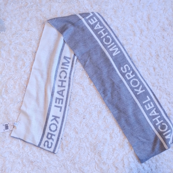 Michael Kors Scarf NWT - Picture 1 of 3